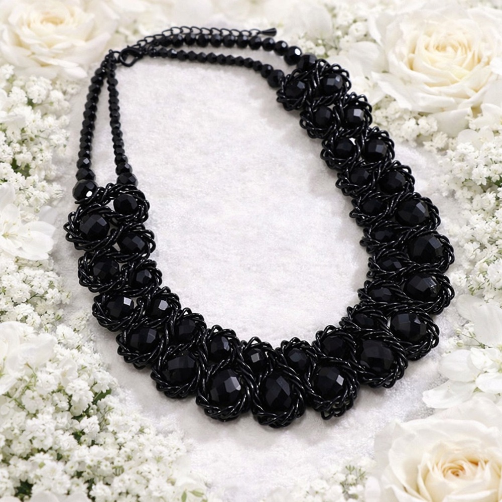 Elegant Black Beaded Necklace - Picture 4 of 8
